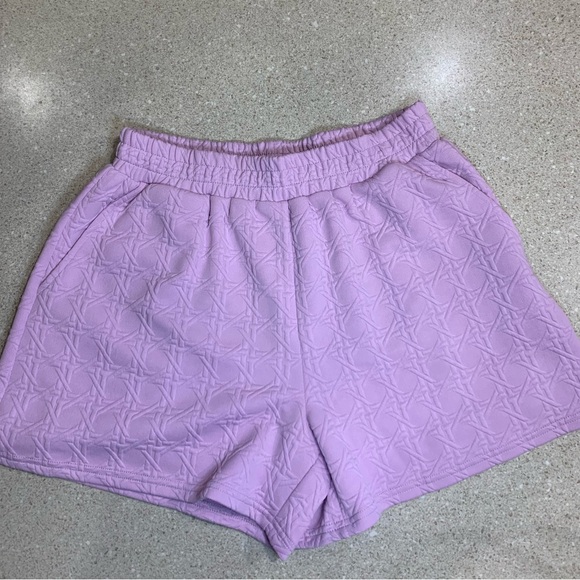SSYS quilted lilac; sleeveless, collared top; elastic waist short with pockets. - Picture 3 of 6